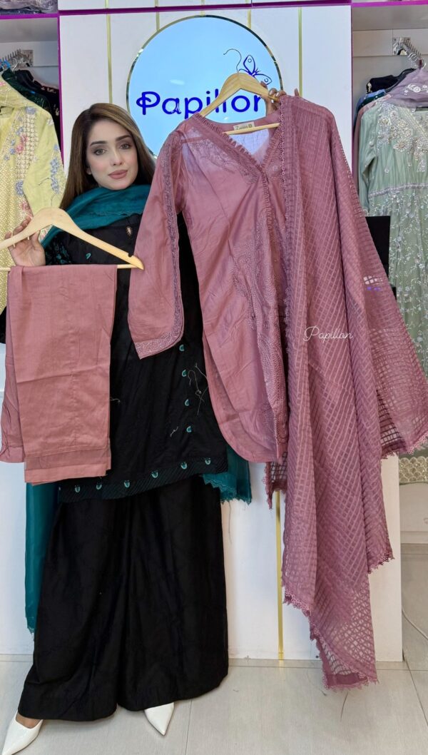 *Zarqun Zahra Rubab*
